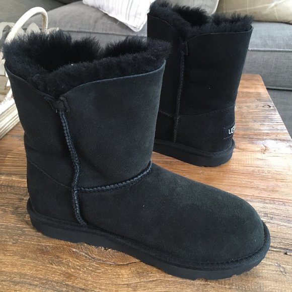 UGG BAILEY BUTTON II BOOT BIG KIDS size 5-NWOB - Picture 1 of 5